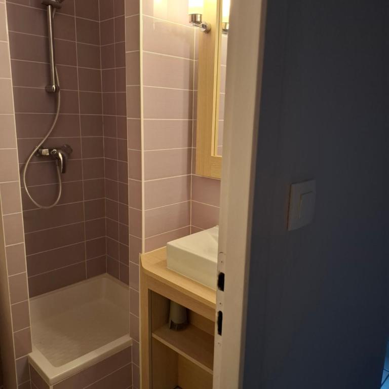 Appartement 6 personnes, 40m2, lave-linge, 2 salles de bain, grand balcon, piscine et proche golf - Appartement 2 Chambres - 20