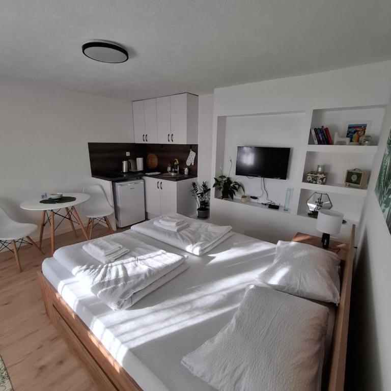Jazzjolly - One-Bedroom Apartment - 2