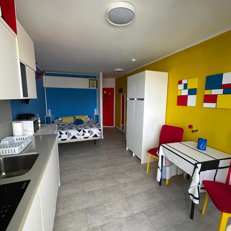 Estudio mondrian - Estudio con vista al océano - 7