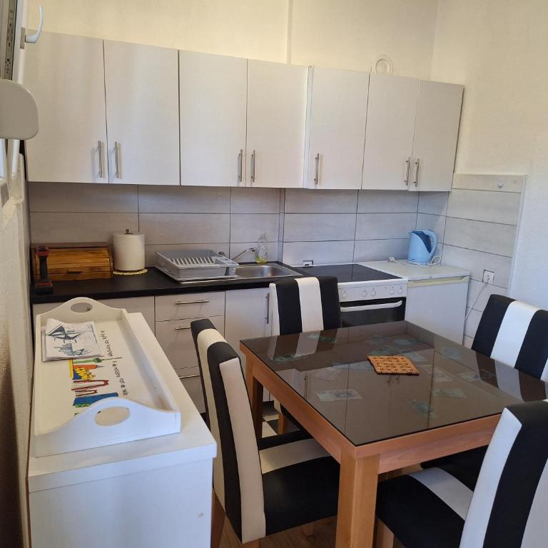 A Sakina Second Home - Studio Apartment with Queen Bed - 17