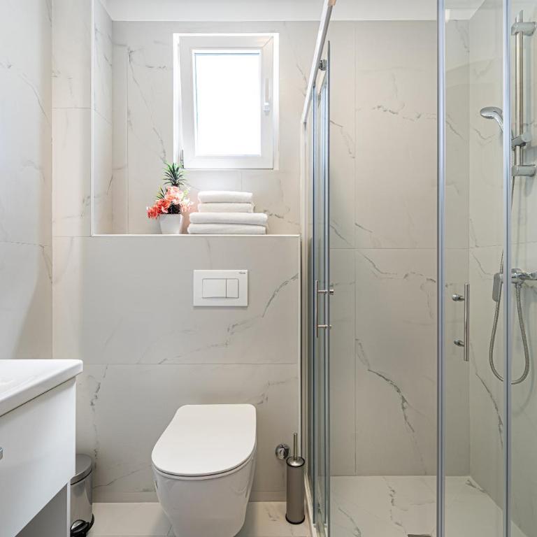 Millennium Apartments Budva - Double Room with Extra Bed - 4