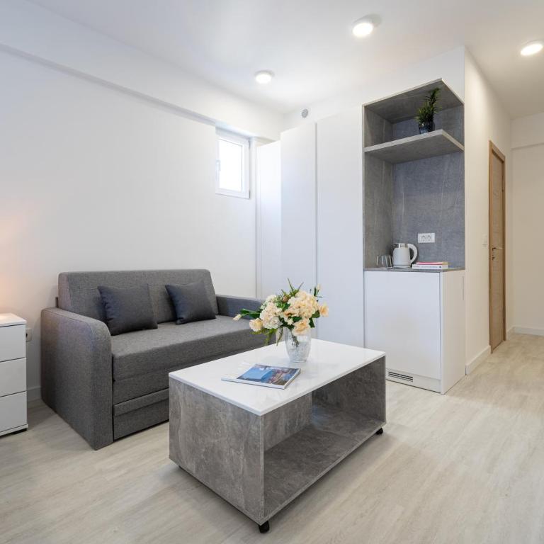 Millennium Apartments Budva - Dvokrevetna Soba s Pomoćnim Ležajem - 16