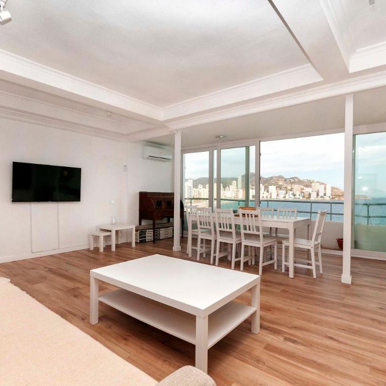 Lux Center 4C - Three-Bedroom Apartment - 3