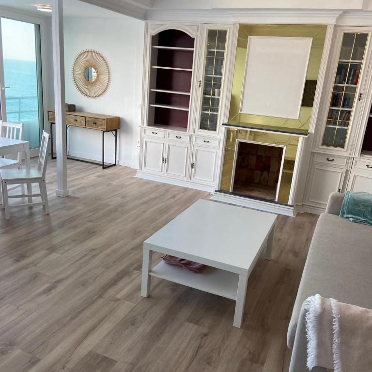 Lux Center 4C - Three-Bedroom Apartment - 9