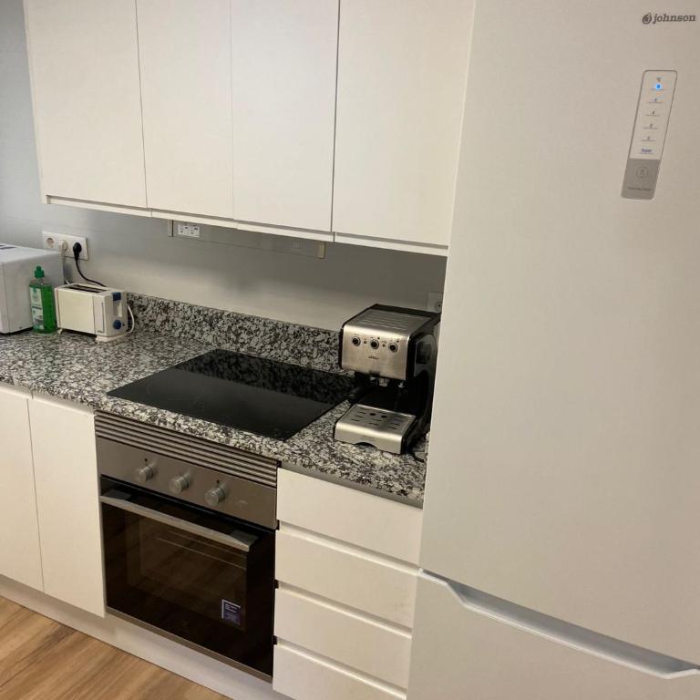 Lux Center 4C - Three-Bedroom Apartment - 14