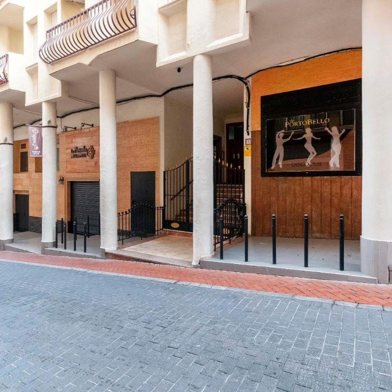 Lux Center 4C - Three-Bedroom Apartment - 28