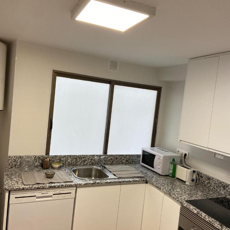 Lux Center 4C - Three-Bedroom Apartment - 16