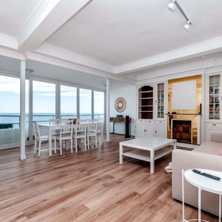 Lux Center 4C - Three-Bedroom Apartment - 4