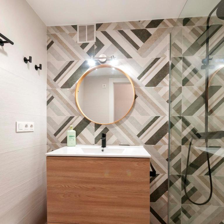 Lux Center 4C - Three-Bedroom Apartment - 20