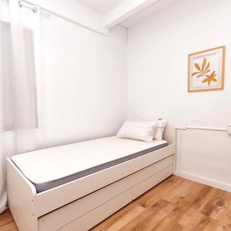 Lux Center 4C - Three-Bedroom Apartment - 24