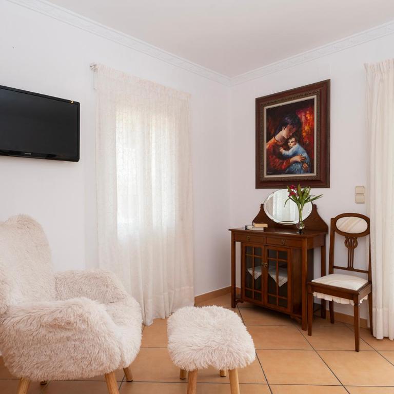 Major Beach and Lake - Seven-Bedroom House - 35