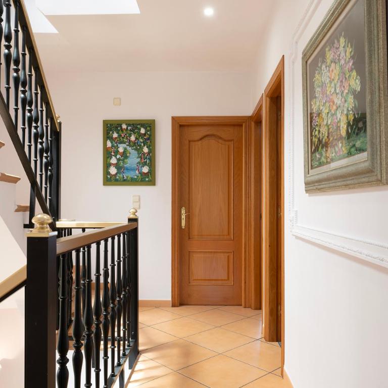 Major Beach and Lake - Seven-Bedroom House - 24