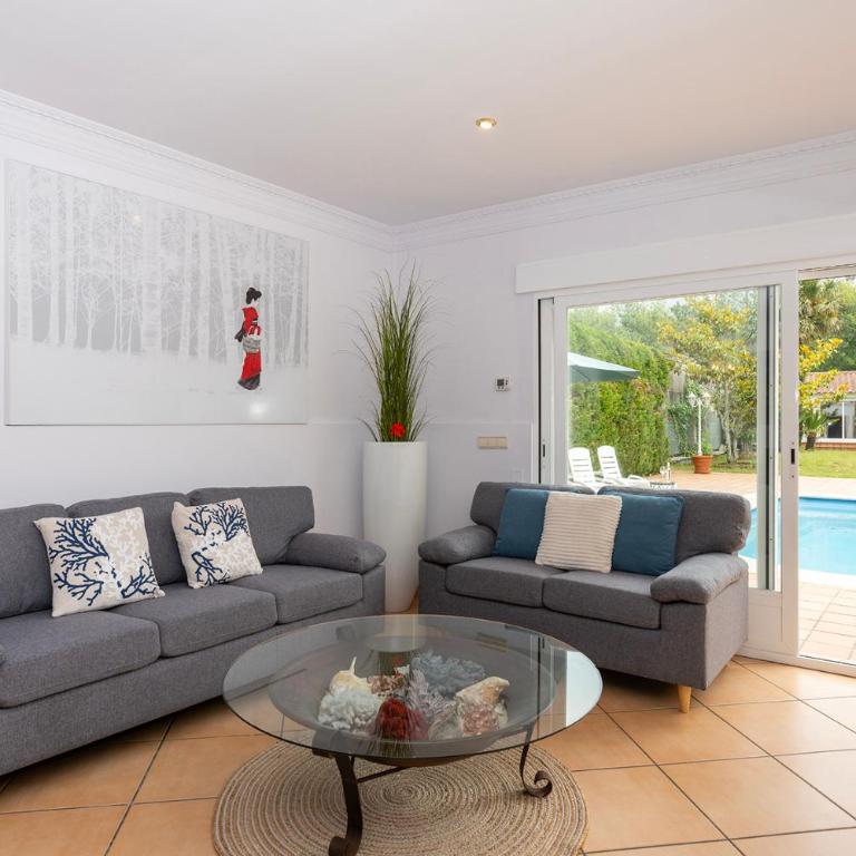Major Beach and Lake - Seven-Bedroom House - 47