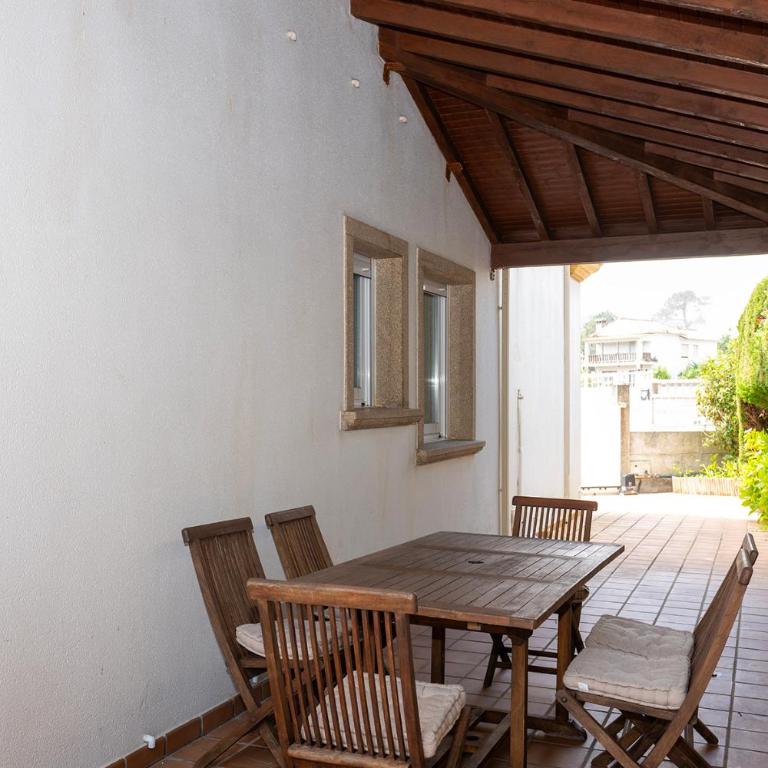 Major Beach and Lake - Seven-Bedroom House - 56