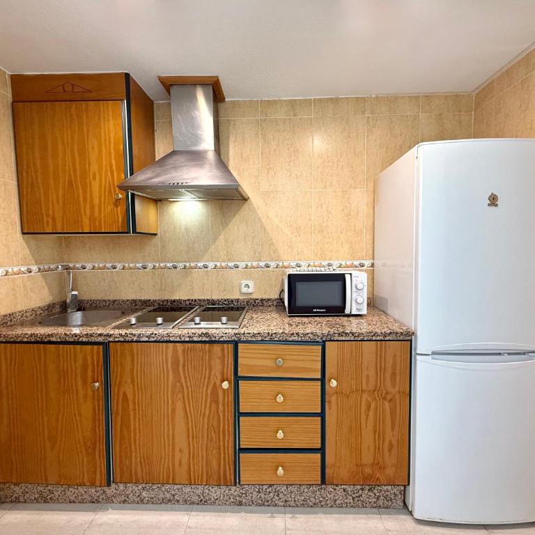 PYR BeachFront and Pool Apartment - Apartamento de 2 dormitorios con terraza y vistas al mar - 9
