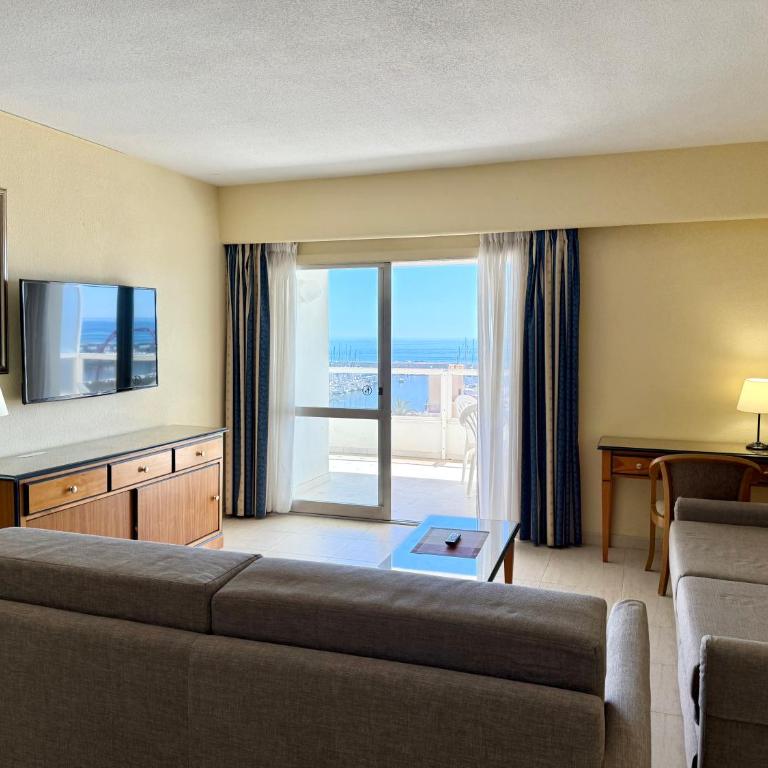 PYR BeachFront and Pool Apartment - Apartamento de 2 dormitorios con terraza y vistas al mar - 1