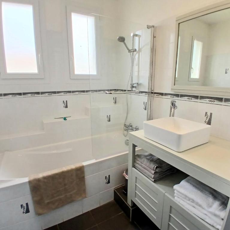 Maison Basalte - Two-Bedroom Apartment - 9