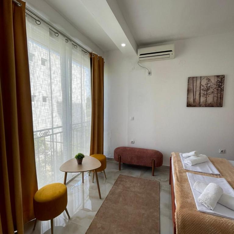 Elsa - Deluxe Double or Twin Room with River View - 1