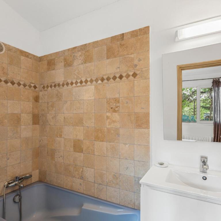Villa provençale calme avec piscine chauffée 6 ch - Villa - 28