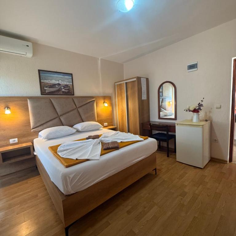 Apartments George - Apartman sa 2 Spavaće Sobe i Balkonom - 1