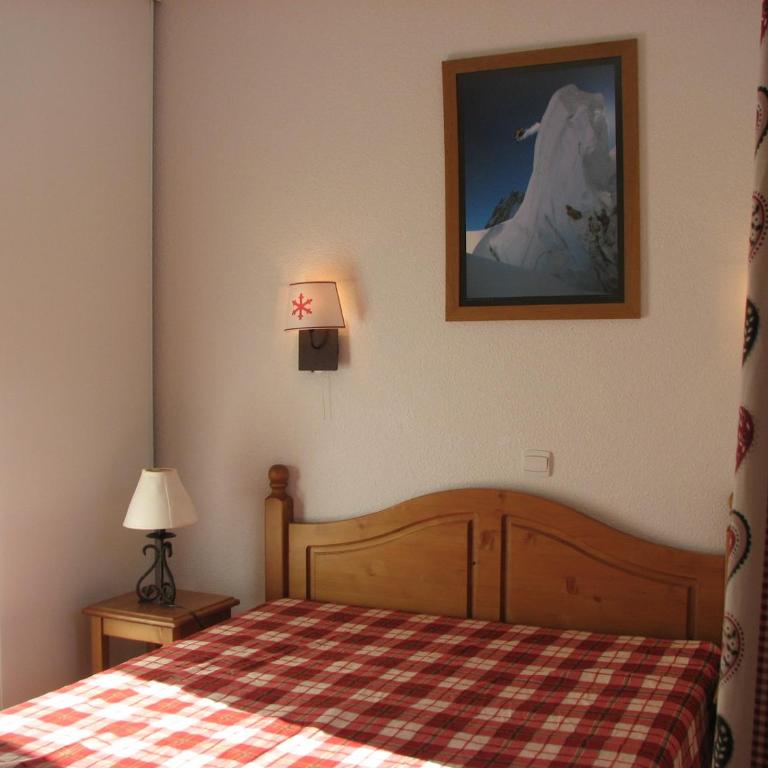 Chalet duplex Parc Aux Etoiles 1800 - Three-Bedroom House - 11