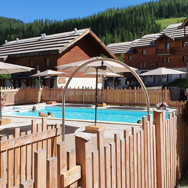 Chalet duplex Parc Aux Etoiles 1800 - Three-Bedroom House - 12