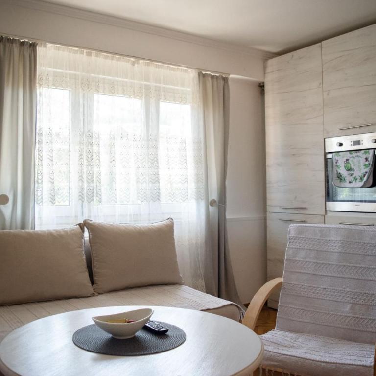 Toby Old Town-3rd Floor-Stairs Only-Public On Street Self Parking - One-Bedroom Apartment - 24