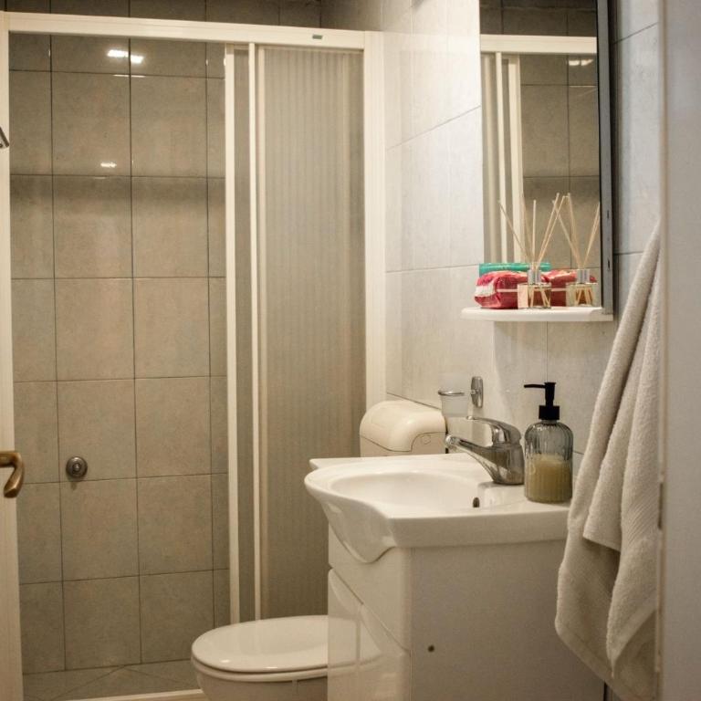 Toby Old Town-3rd Floor-Stairs Only-Public On Street Self Parking - One-Bedroom Apartment - 33
