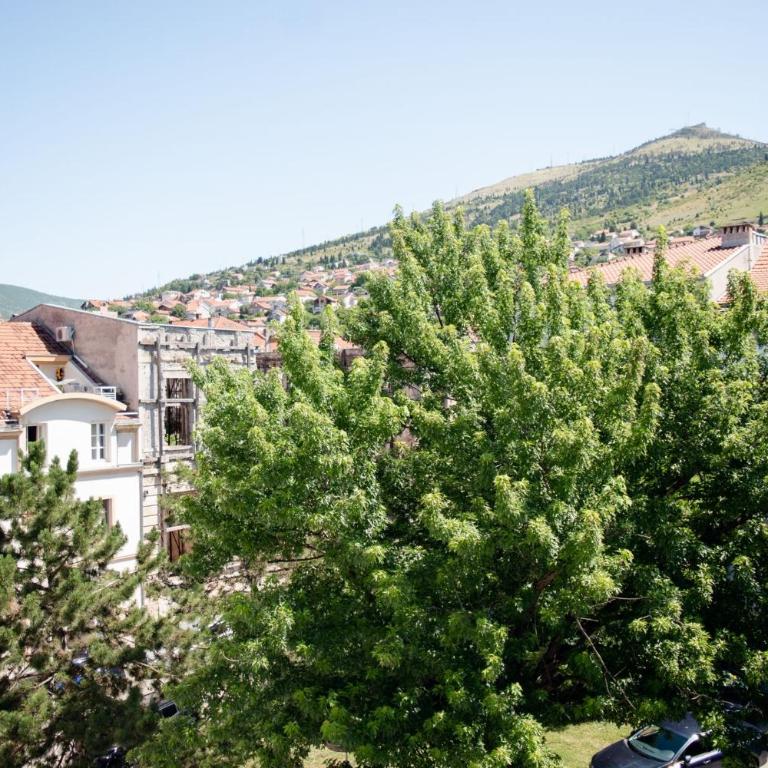 Toby Old Town-3rd Floor-Stairs Only-Public On Street Self Parking - One-Bedroom Apartment - 12