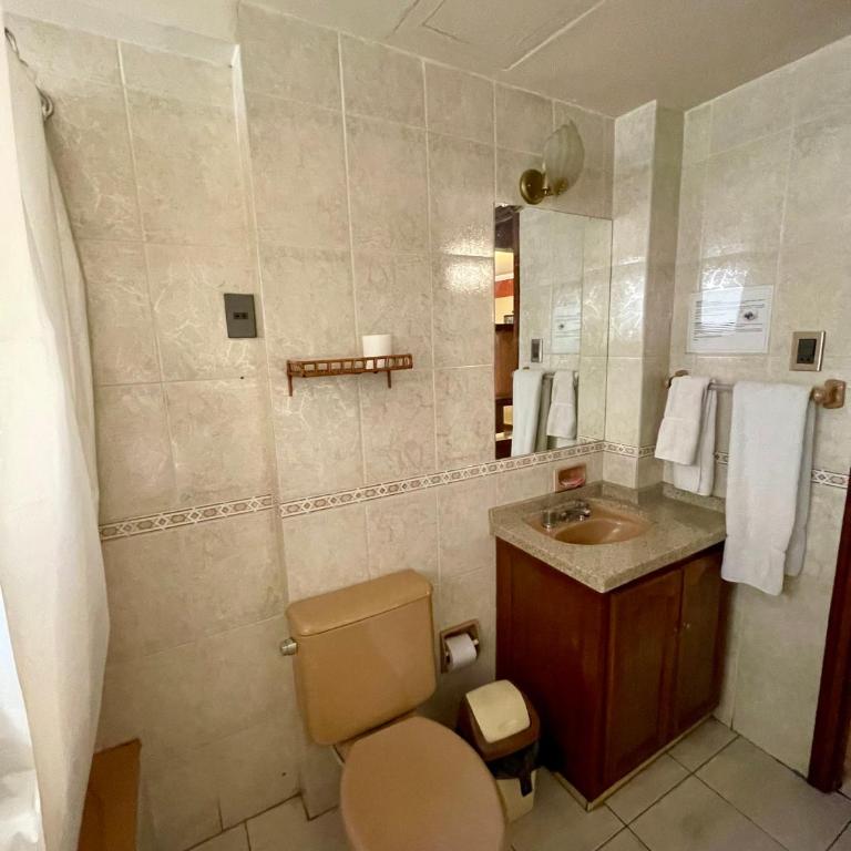 Amplio Departamento en el corazón de Cochabamba - Apartamento de 3 dormitorios - 2