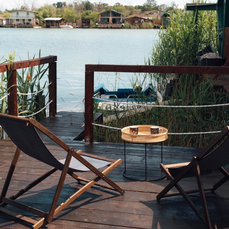 River Breeze - Family Studio - 1