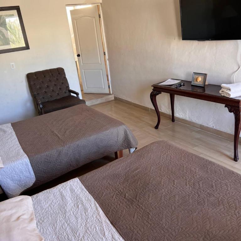The Black Tree Hotel Boutique - Comfort Quadruple Room - 7