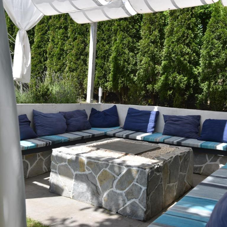 Rent Your Family Retreat in Novi Sad - Vila sa Sopstvenim Bazenom - 16