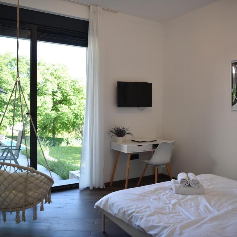 Rent Your Family Retreat in Novi Sad - Vila sa Sopstvenim Bazenom - 39