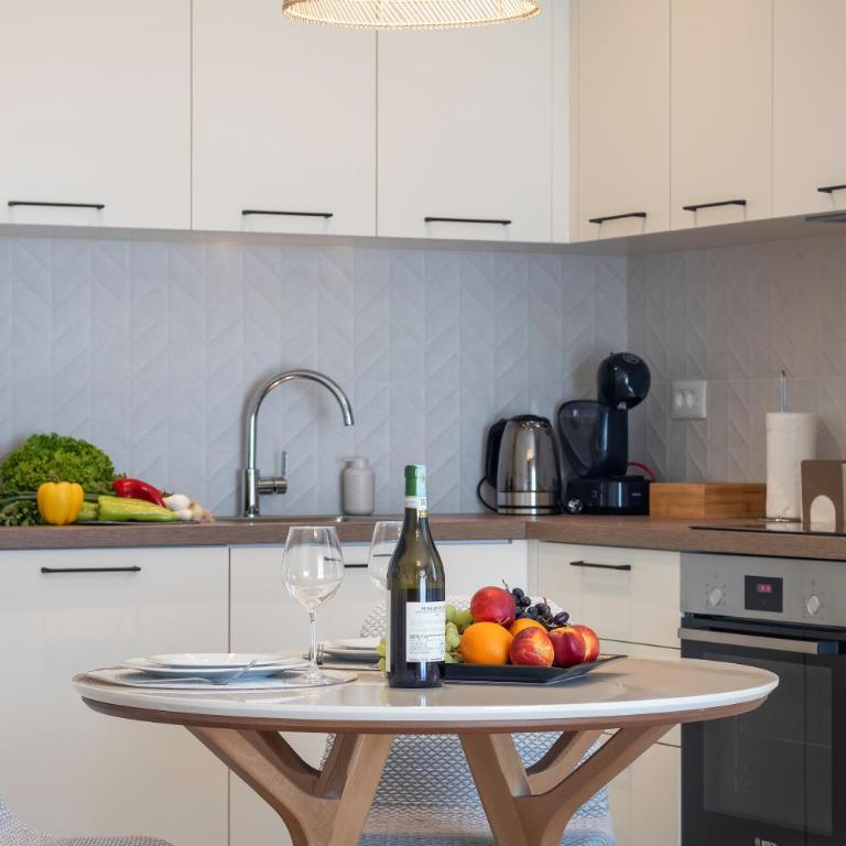 Lustica Apartments Central Bay - Apartman sa 2 Spavaće Sobe, Terasom i Pogledom na More - 5