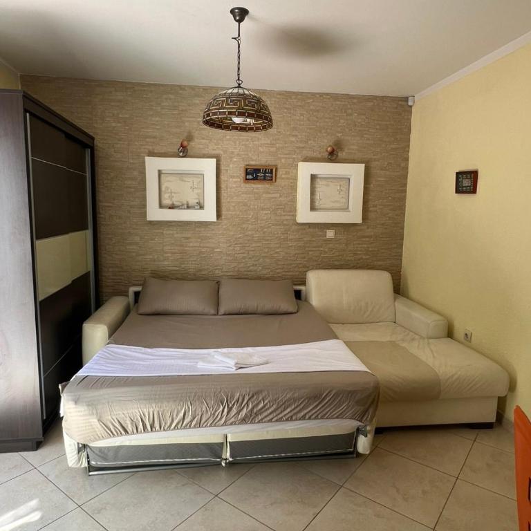 Sunny Lemon Garden - One-Bedroom Apartment - 9