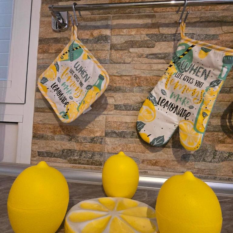 Sunny Lemon Garden - One-Bedroom Apartment - 12