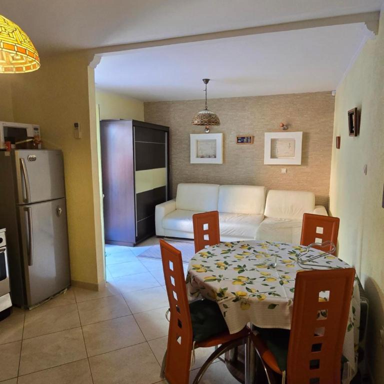 Sunny Lemon Garden - One-Bedroom Apartment - 13