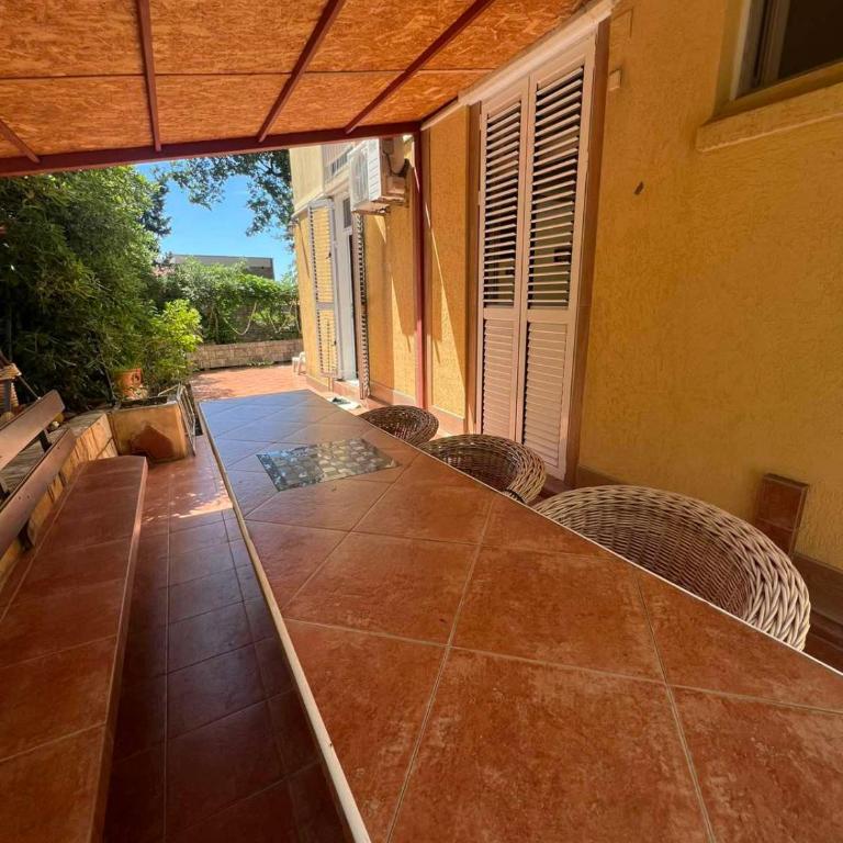Sunny Lemon Garden - One-Bedroom Apartment - 14