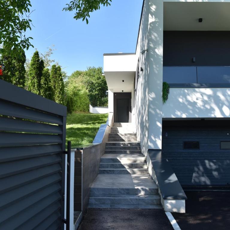Rent Your Family Retreat in Novi Sad - Vila sa Sopstvenim Bazenom - 52