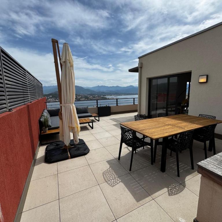 Superbe T3 avec rooftop Vue mer et montagne Ajaccio - Appartement 2 Chambres - 1