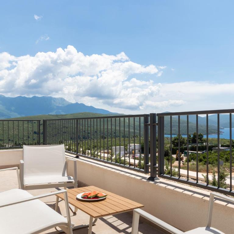 Lustica Apartments Central Bay - Apartman sa 2 Spavaće Sobe, Terasom i Pogledom na More - 2