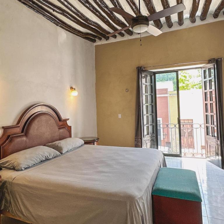 Casa Santa María Valladolid - Habitación Doble con balcón - 1