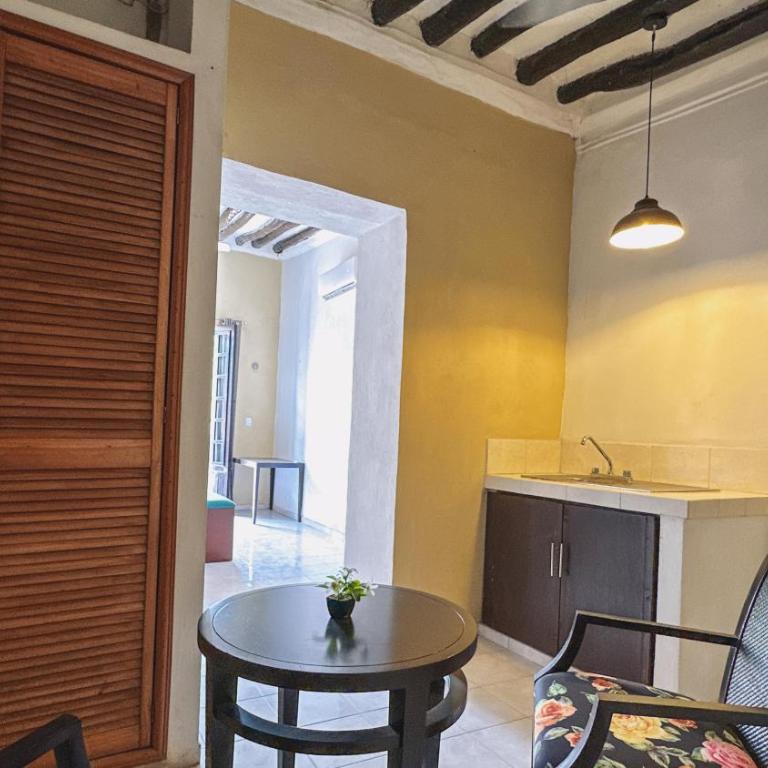 Casa Santa María Valladolid - Habitación Doble con balcón - 5