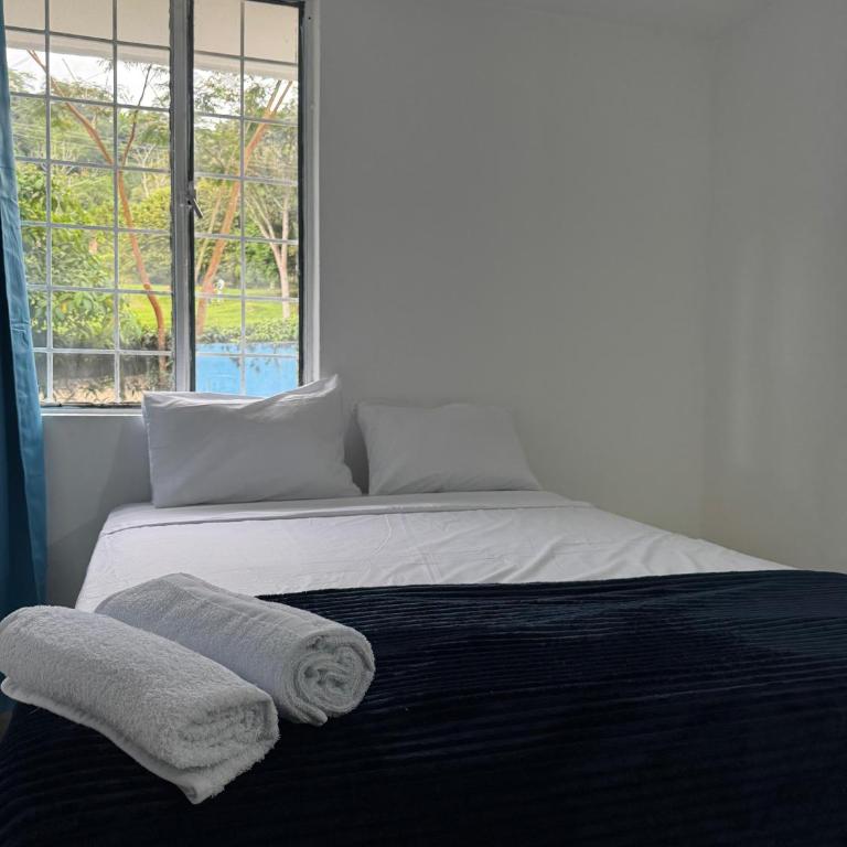 Hospedaje Las Ceibas - Habitación Doble con baño privado - 6