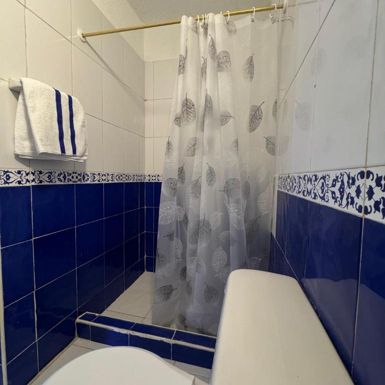 Hospedaje Las Ceibas - Habitación Familiar con baño privado - 6