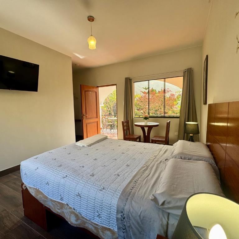 Casa Hotel Mamaluna - Habitación con cama grande y vistas al jardín - 1