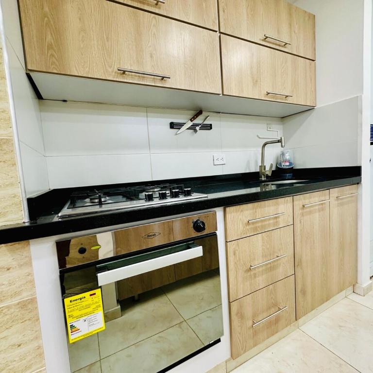 Tranquilo Apto con Vista 5 Estrellas WiFi Fast & CHECK IN AUTONOMO - Three-Bedroom Apartment - 5