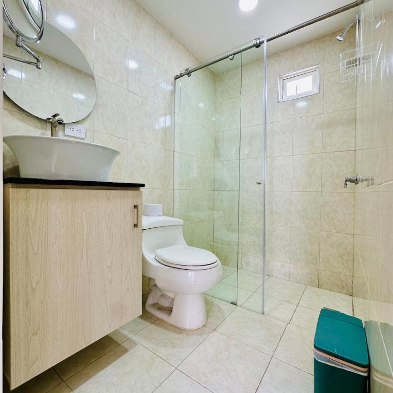 Tranquilo Apto con Vista 5 Estrellas WiFi Fast & CHECK IN AUTONOMO - Three-Bedroom Apartment - 7