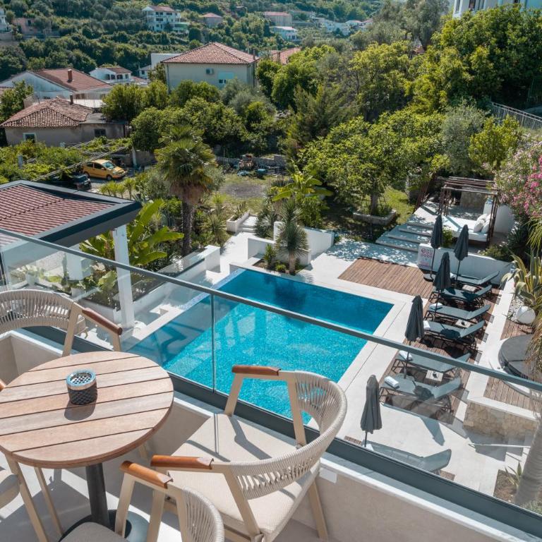 Apartments Secret Garden - Apartment with Pool View - 2